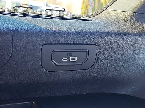 Used 2023 Jeep Grand Cherokee L Laredo image 11