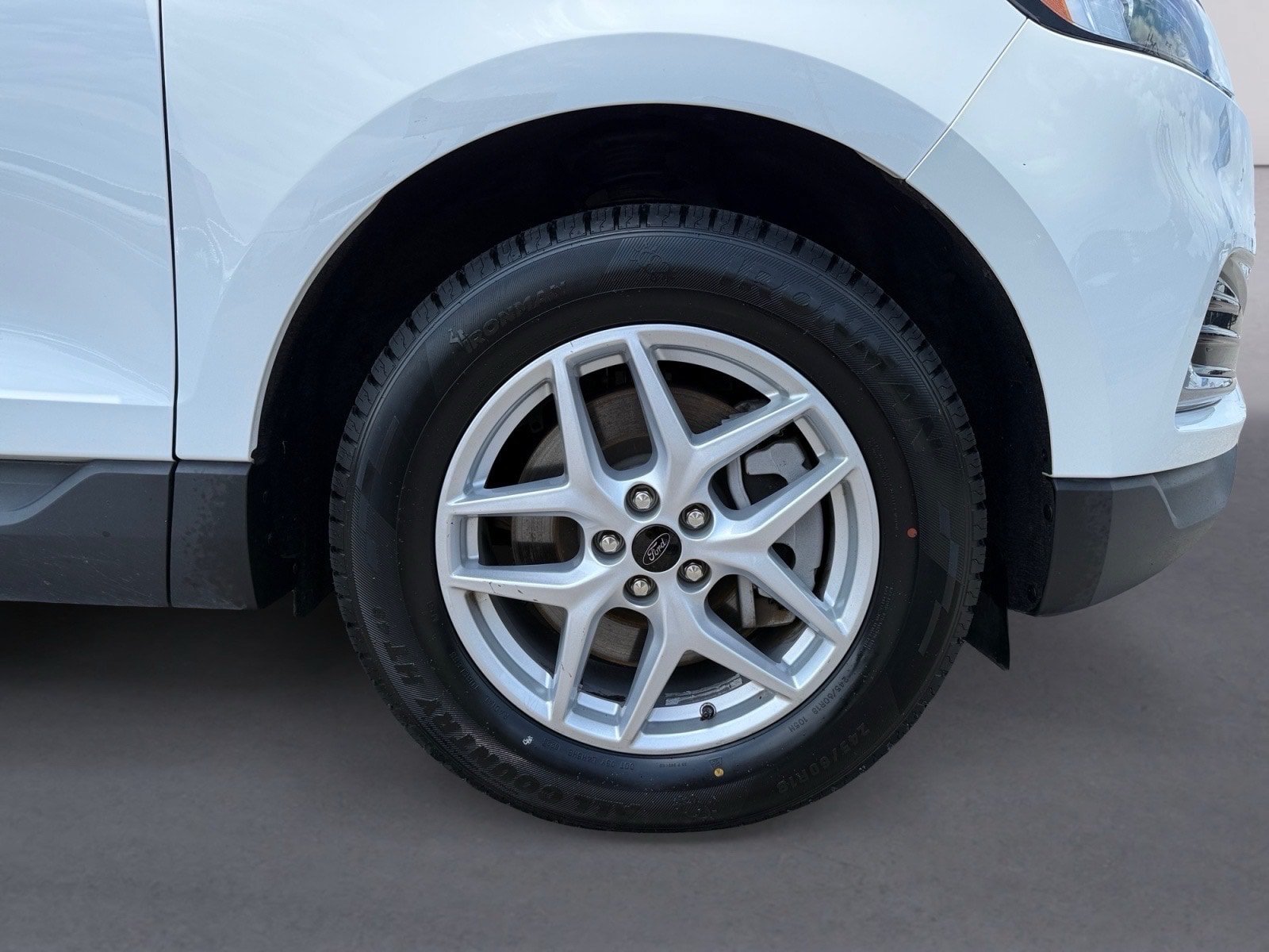 Used 2024 Ford Edge SEL AWD/4WD image 9