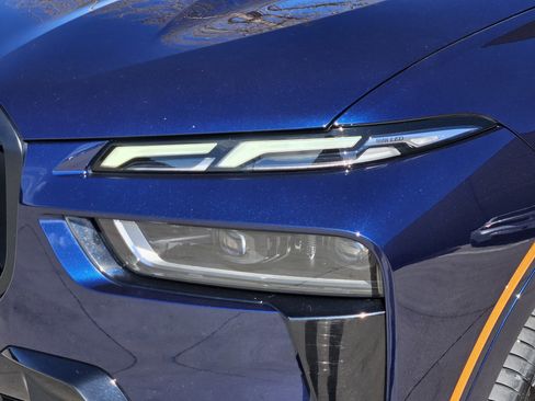 Used 2023 BMW X7 M60i w/ Executive Package image 7