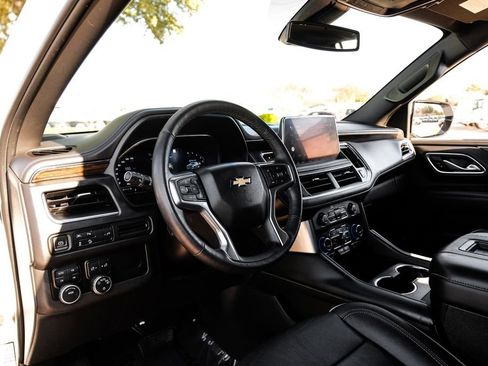 Used 2022 Chevrolet Suburban Premier image 2