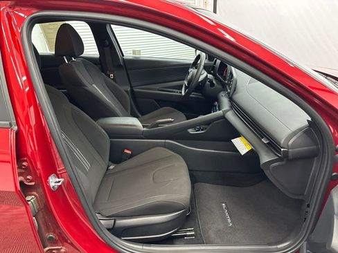 Certified 2025 Hyundai Elantra Sport image 9