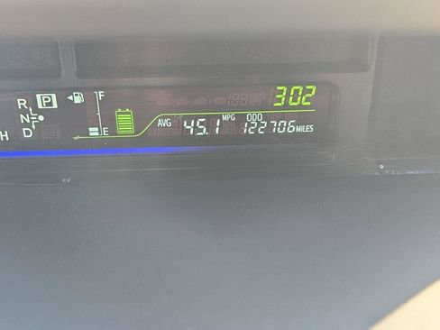 Used 2014 Toyota Prius V Five image 16