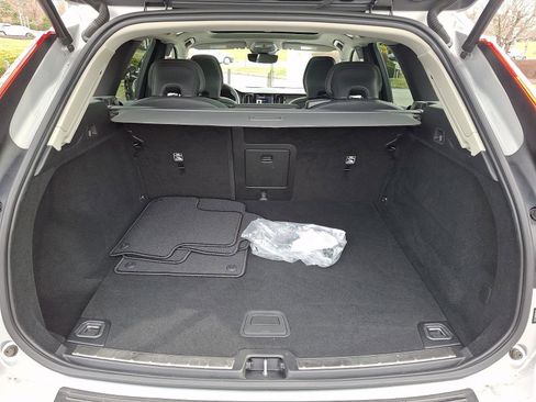 Certified 2023 Volvo XC60 B5 Plus w/ Climate Package image 28