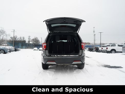Used 2019 Ford Explorer XLT image 15