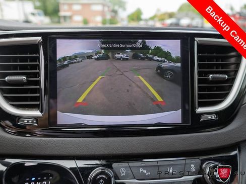 Used 2025 Chrysler Pacifica Select FWD image 5