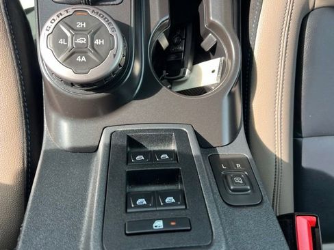 Used 2024 Ford Bronco Wildtrak AWD/4WD image 30
