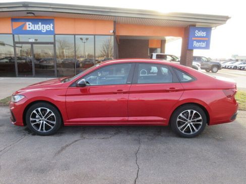 Used 2025 Volkswagen Jetta Sport image 2