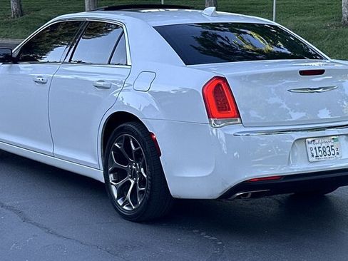 Used 2015 Chrysler 300 Limited RWD image 8