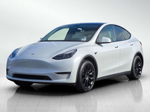 Used 2023 Tesla Model Y Long Range image 8