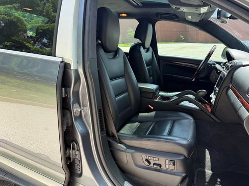 Used 2005 Porsche Cayenne Turbo AWD/4WD image 24