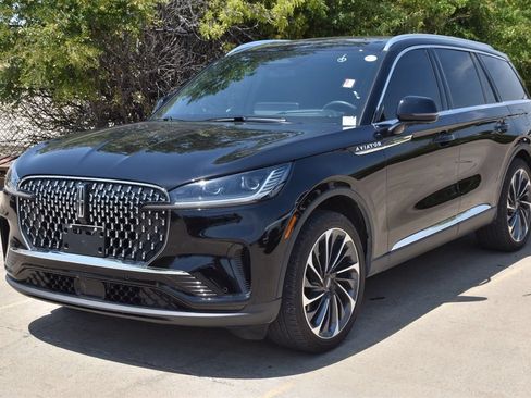 Used 2026 Lincoln Aviator Reserve AWD/4WD image 2