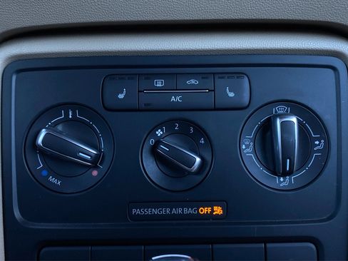 Used 2013 Volkswagen Beetle 2.5 image 34