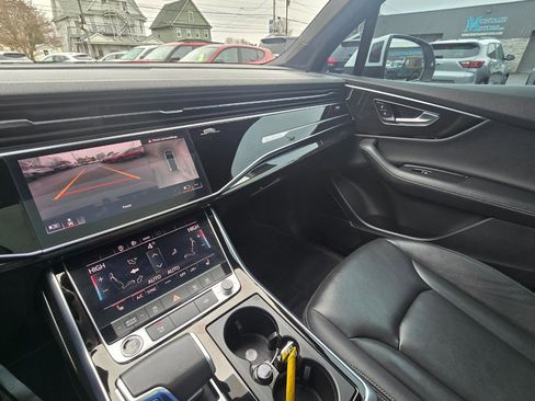 Used 2025 Audi Q7 3.0T Premium Plus image 12
