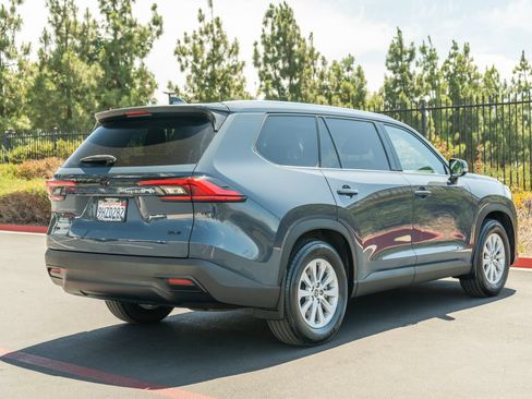 Certified 2024 Toyota Grand Highlander XLE FWD image 12
