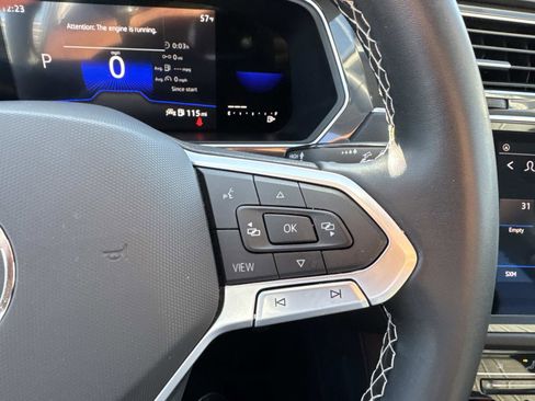 Certified 2023 Volkswagen Tiguan SE w/ Panoramic Sunroof Package image 18