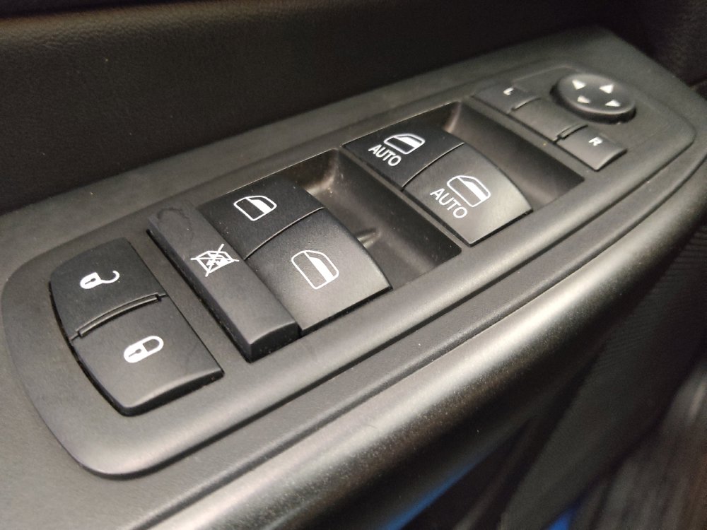 Used 2019 Jeep Cherokee Trailhawk w/ Cold Weather Group AWD/4WD image 27
