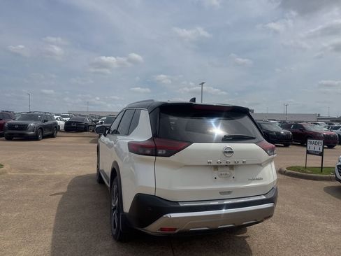 Used 2021 Nissan Rogue Platinum image 14