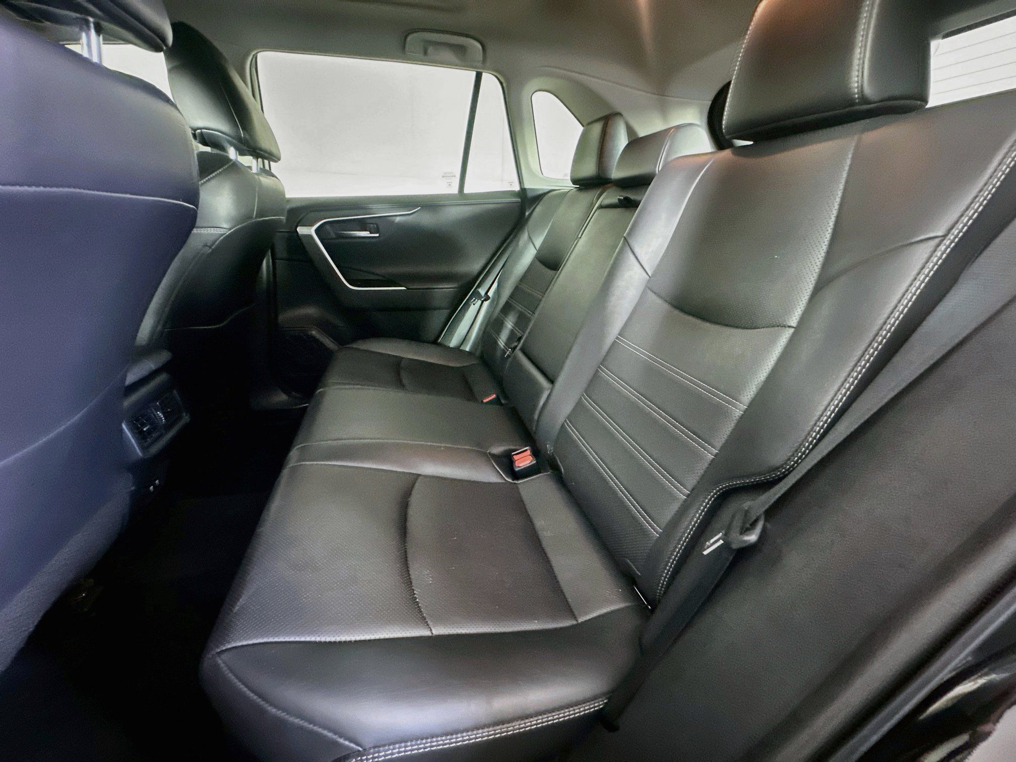 Used 2021 Toyota RAV4 Limited AWD/4WD image 29
