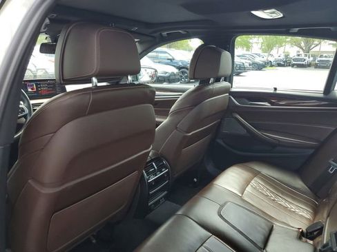 Used 2020 BMW M550i xDrive w/ Executive Package AWD/4WD image 10