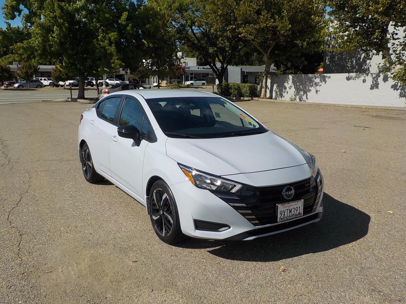 Used 2025 Nissan Versa SR w/ Trunk Package FWD image 3