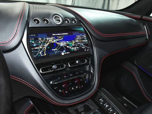 Used 2023 Aston Martin DBX AWD/4WD image 41