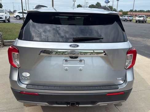 Used 2020 Ford Explorer XLT w/ Equipment Group 202A AWD/4WD image 4
