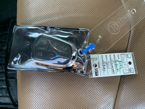 Used 2017 Cadillac Escalade Platinum image 37