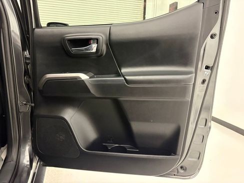 Used 2018 Toyota Tacoma Limited AWD/4WD image 33