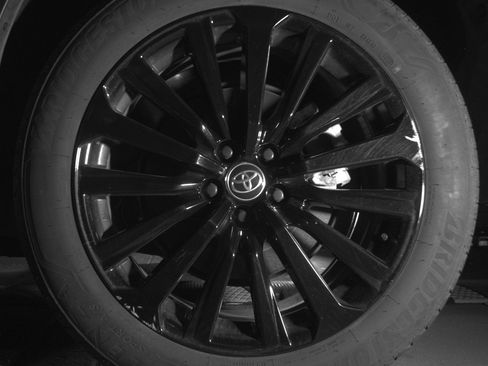 Used 2025 Toyota Highlander XSE image 13