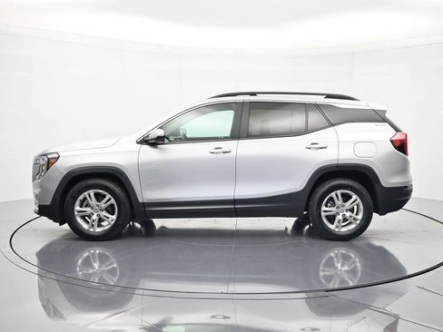 Used 2022 GMC Terrain SLE w/ Driver Convenience Package FWD image 8