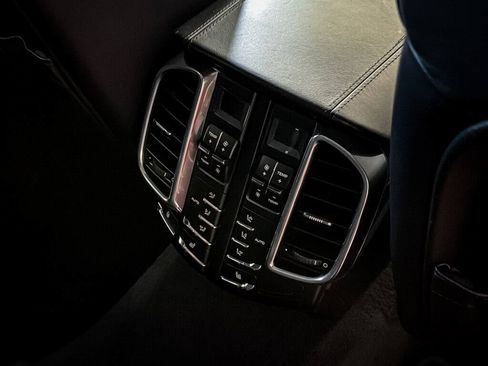 Used 2014 Porsche Cayenne Turbo S AWD/4WD image 27