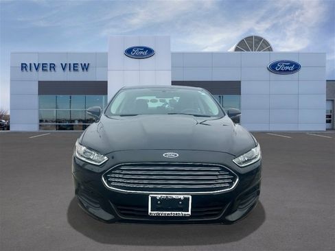 Used 2015 Ford Fusion SE image 2