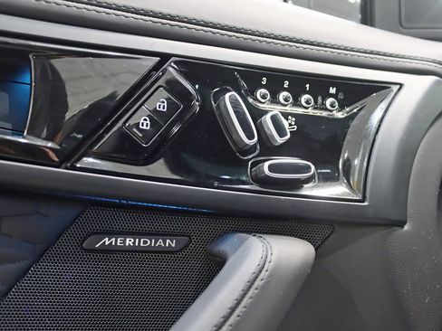 Used 2023 Jaguar F-TYPE R image 31