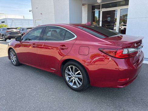 Used 2016 Lexus ES 300h w/ Luxury Package w/Wood Trim image 5