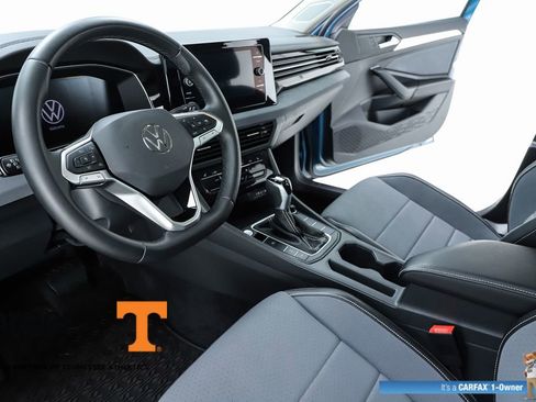 Used 2025 Volkswagen Jetta SE w/ Sunroof Package FWD image 19