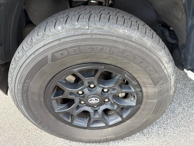 Used 2022 Toyota Tacoma SR5 w/ Technology Package RWD image 11
