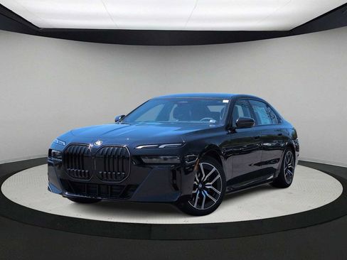 Used 2026 BMW i7 xDrive60 w/ M Sport Package RWD image 1
