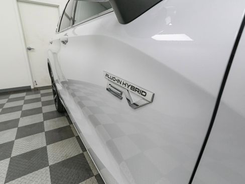 Used 2024 Mitsubishi Outlander 4WD Plug-In Hybrid image 8