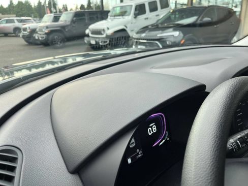 Used 2025 Kia Soul LX w/ LX Technology Package FWD image 34