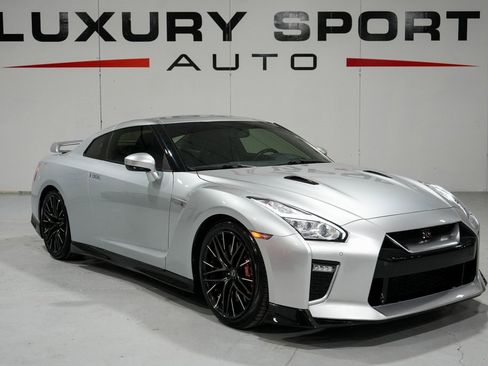 Used 2020 Nissan GT-R Premium image 8