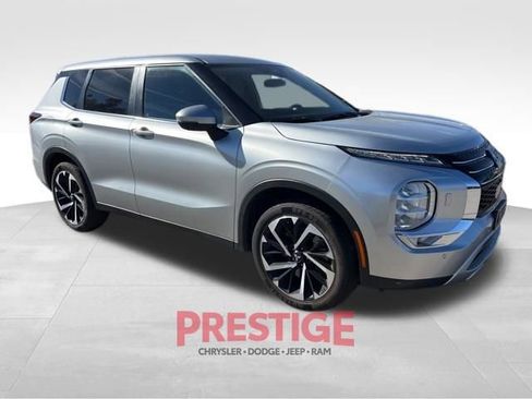 Used 2024 Mitsubishi Outlander SE image 4