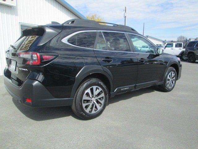 Used 2023 Subaru Outback Premium AWD/4WD image 6