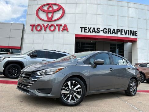 Used 2025 Nissan Versa SV FWD image 2