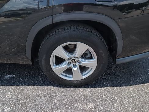 Used 2020 Toyota Highlander L FWD image 7