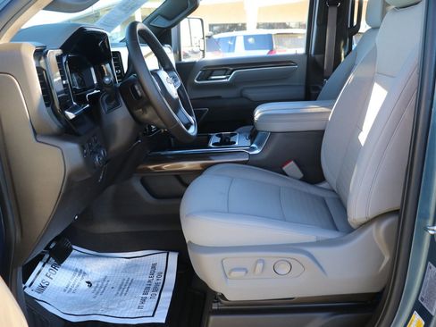 Used 2025 Chevrolet Silverado 2500 LT w/ Convenience Package image 13