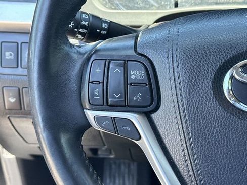 Used 2019 Toyota Highlander SE AWD/4WD image 26