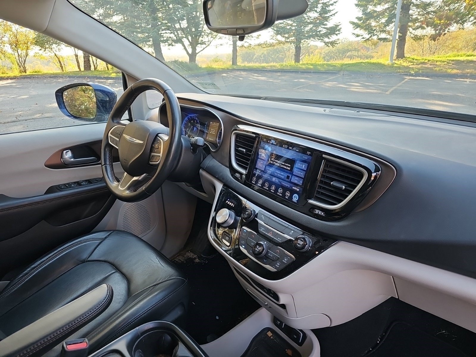 Used 2017 Chrysler Pacifica Touring-L FWD image 10