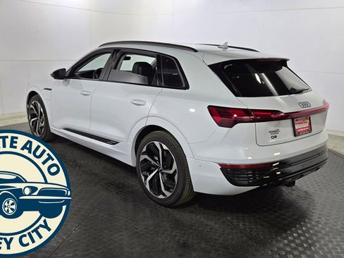 Used 2024 Audi Q8 e-tron Premium Plus AWD/4WD image 5