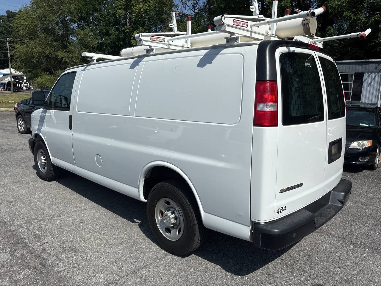 Used 2018 Chevrolet Express 2500 w/ Driver Convenience Package RWD image 15