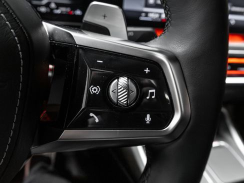 Used 2023 BMW 760i xDrive image 58